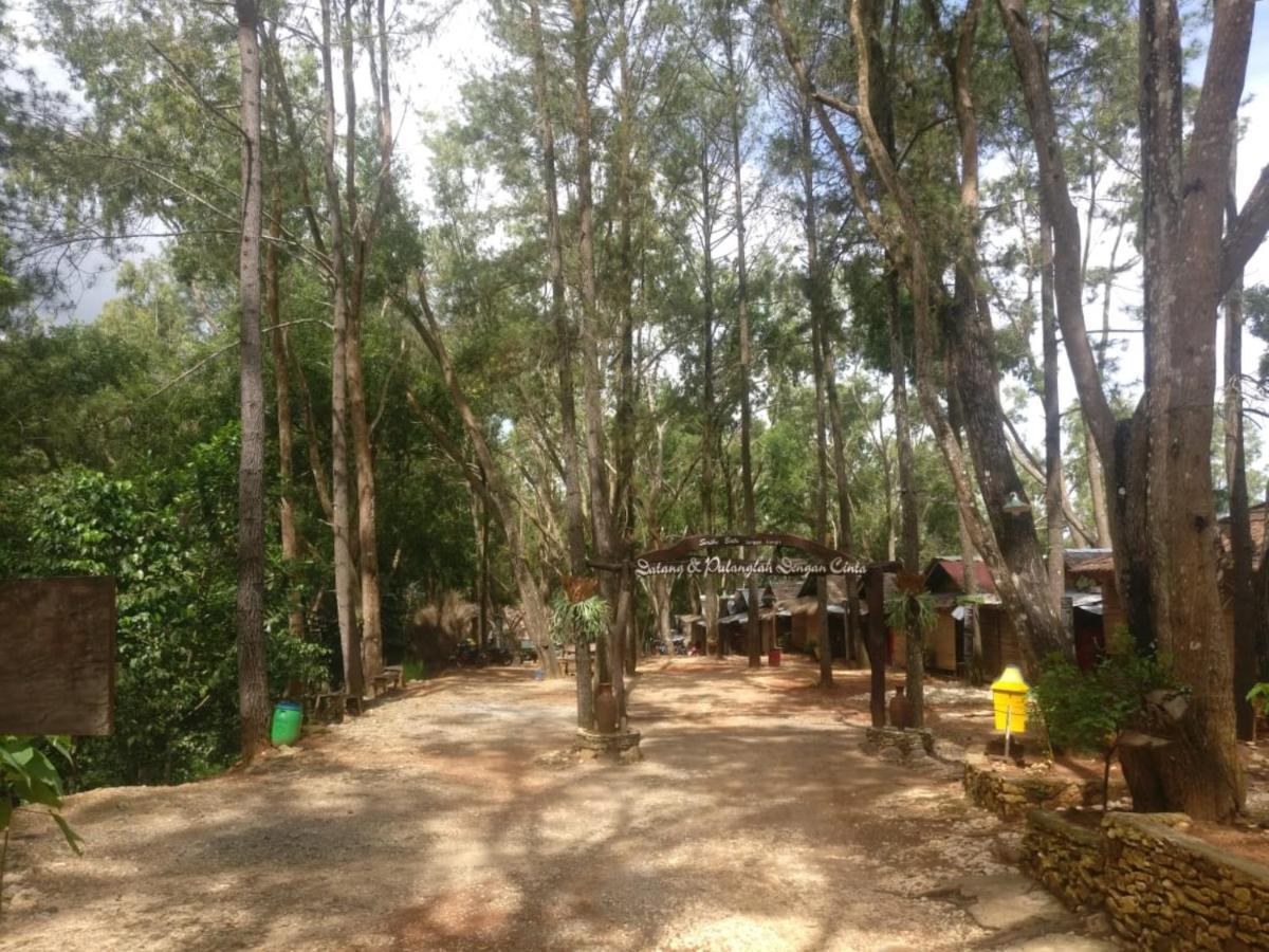 Seribu Batu Songgo Langit Resort & Camp Bantul Exterior foto